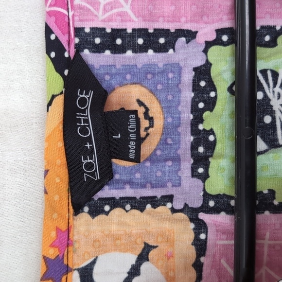 Zoe and Chloe Orange Pink Halloween Theme Scrub Top Size Large - Picture 2 of 5